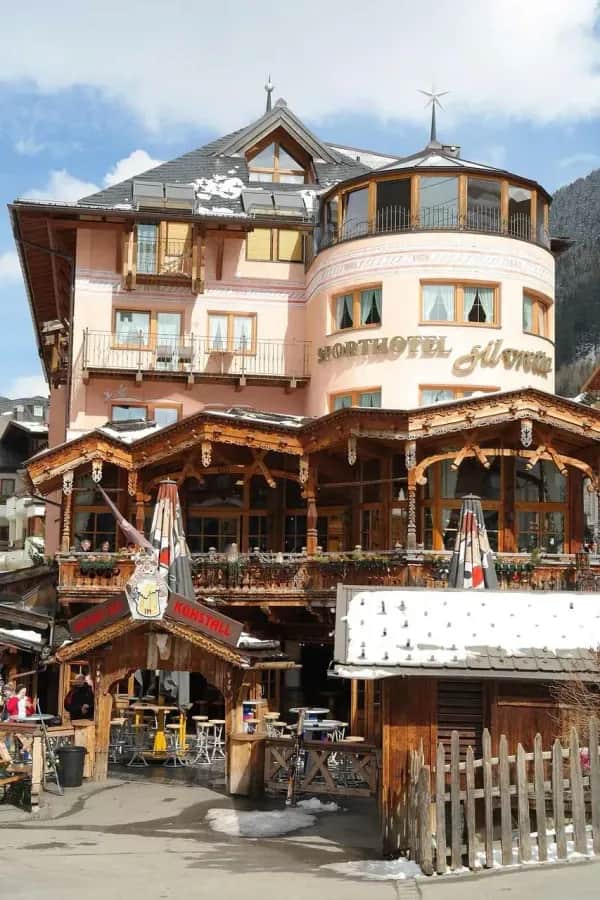 Best Transfers for You and Your Ski Group from Innsbruck to Ischgl - Minibuses of All Sizes