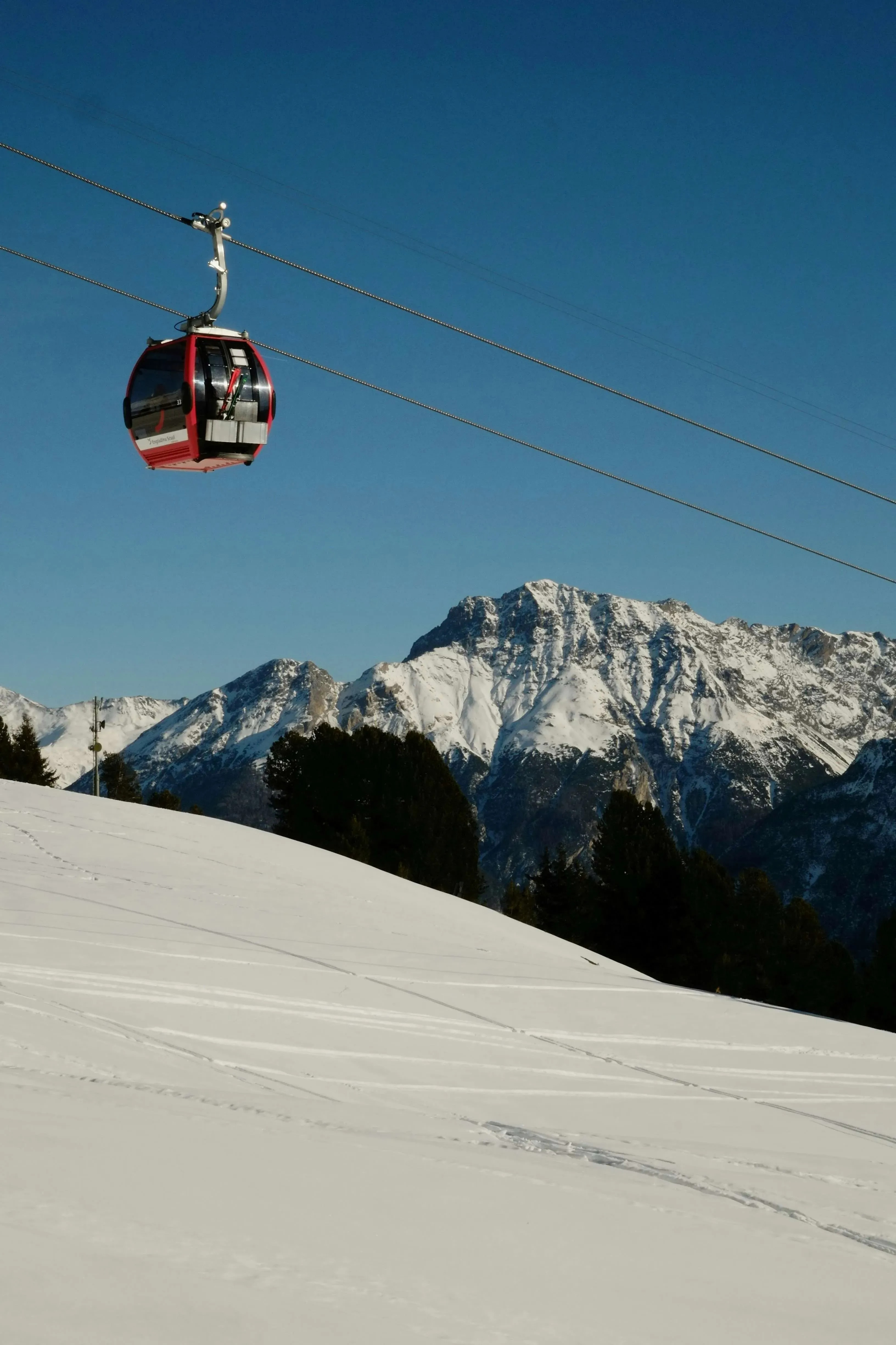 Top Ski Transfers for Families and Groups to Sölden - Convenient Ski Luggage Transport