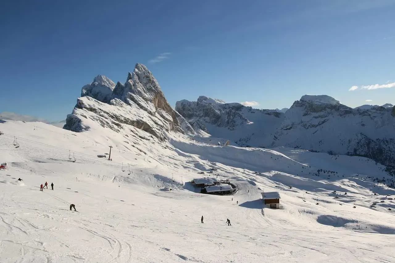 Seamless Transfers for Small Groups and Families from Innsbruck Airport to Val Gardena
