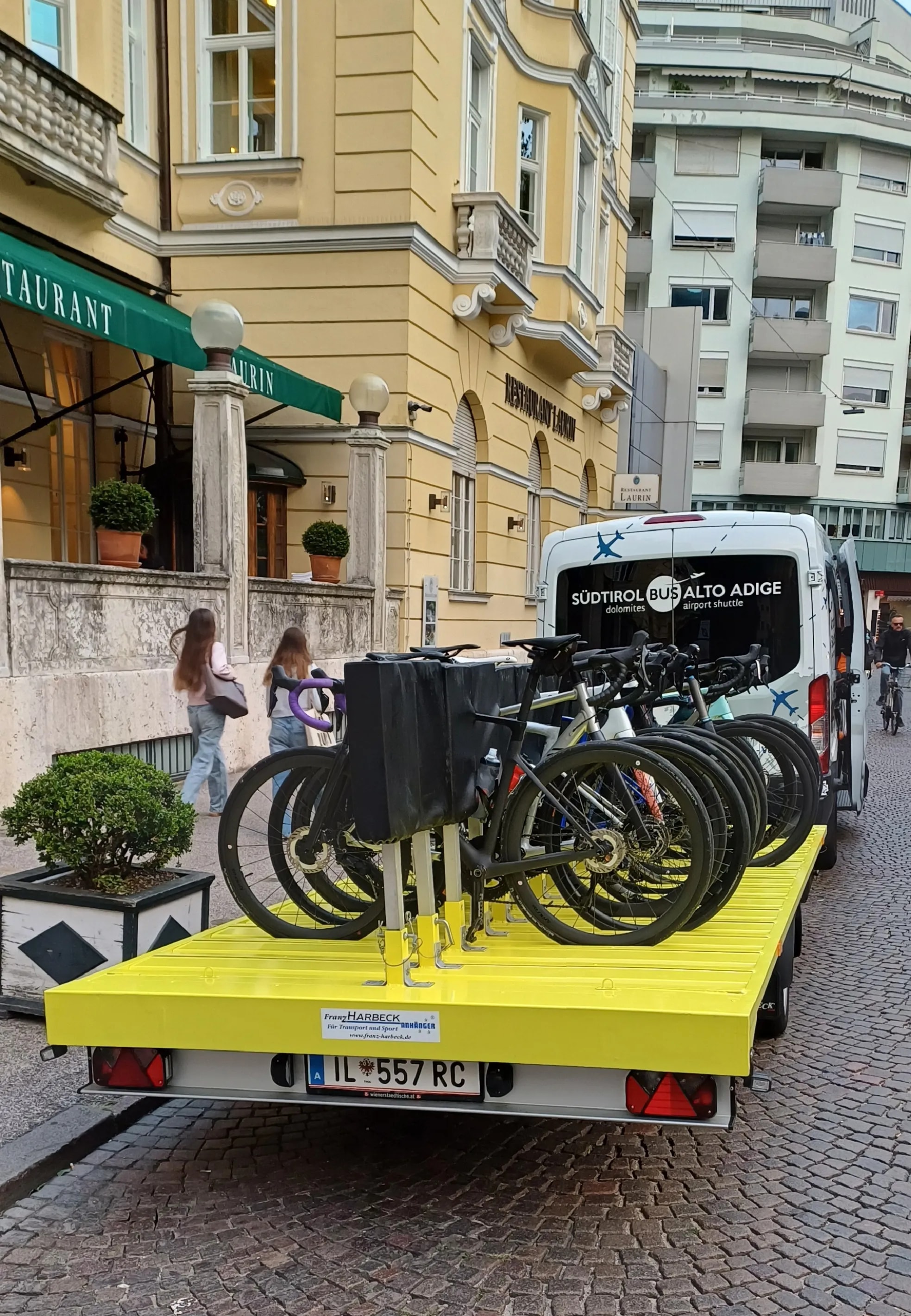 Sicherer Fahrradtransport von Meran-Bozen Bolzano nach München: Ihr Bike Shuttle Service entlang der schönsten Strecken