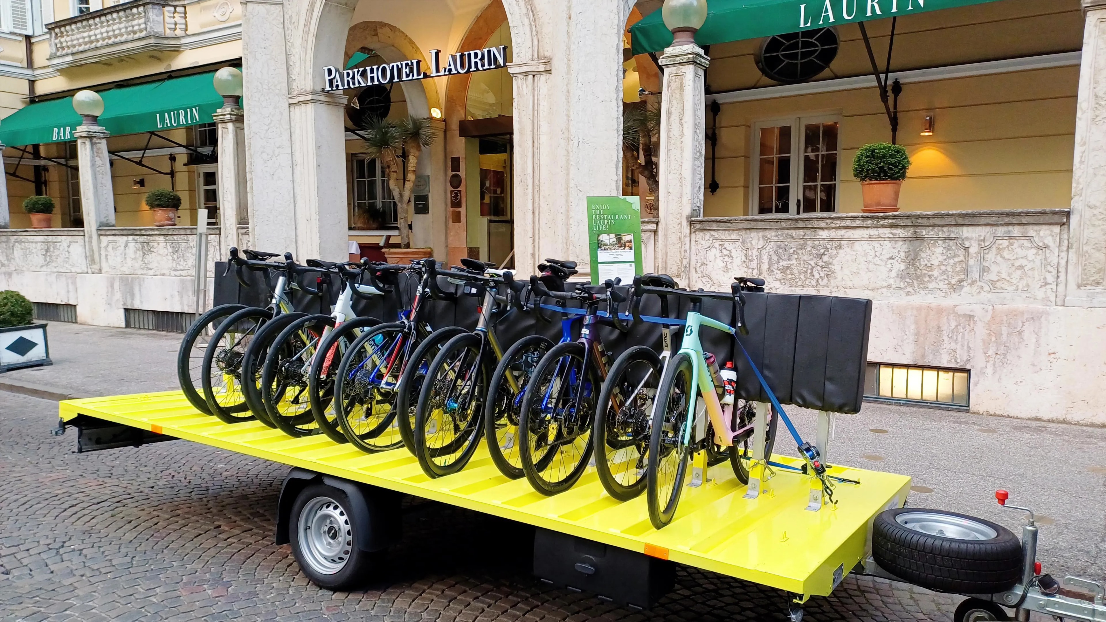 Zuverlässiger Fahrradtransport von Südtirol nach Garmisch-Partenkirchen, Tegernsee und München: Ihr Bike Shuttle entlang der schönsten Strecken