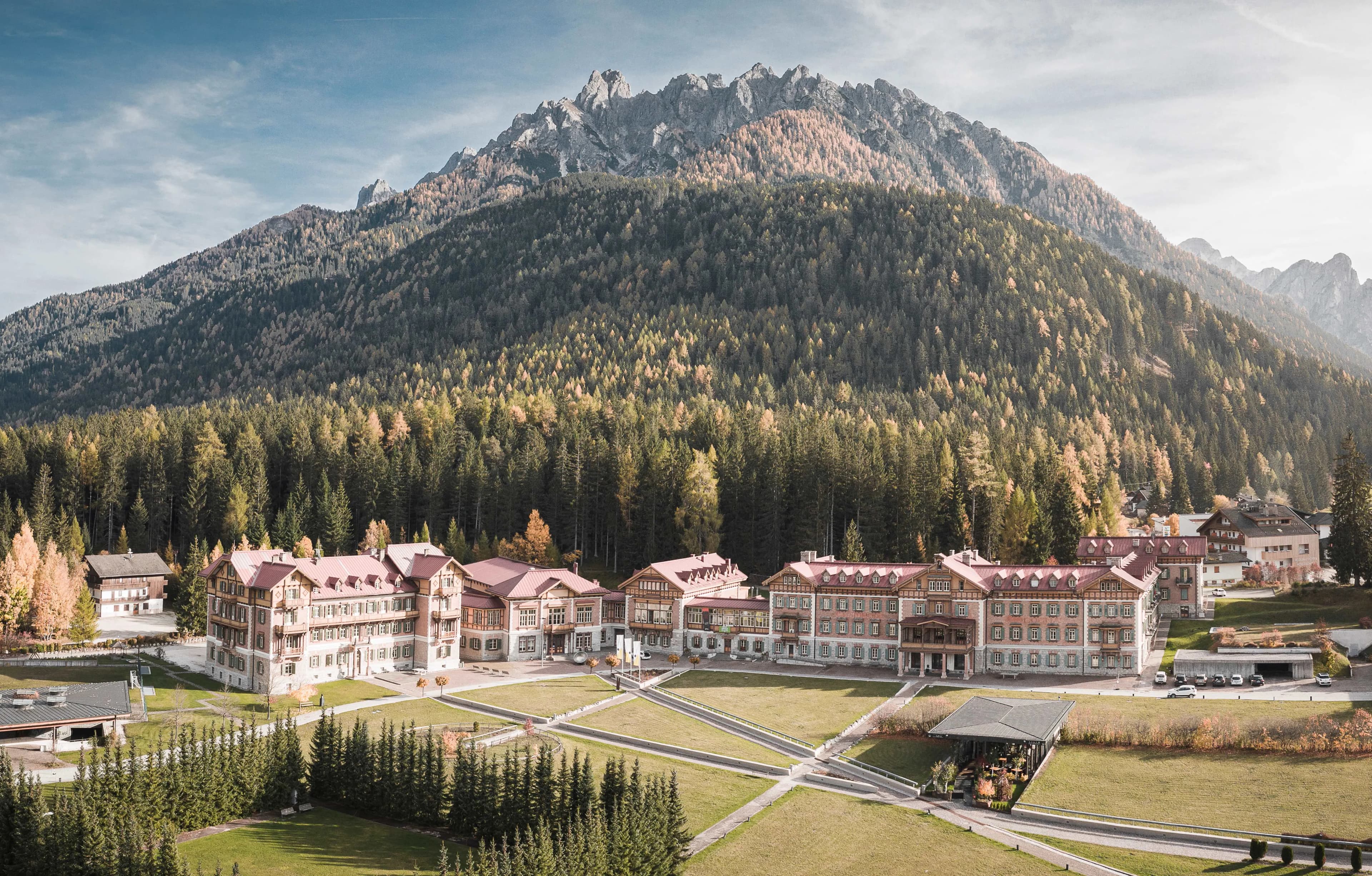 Munich Airport Transfer to Dobbiaco, Villabassa, Lago di Braies & Le Tre Cime – Private & Shared Shuttle Alto Adige